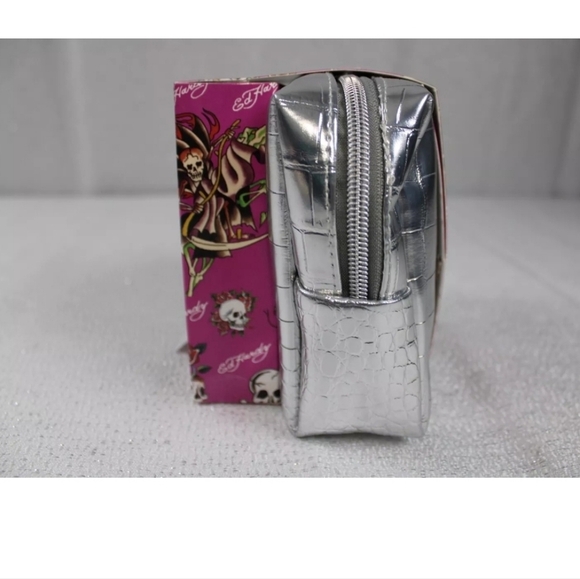 ❎️‼️ 1 Left ‼️❎️ Ed Hardy women Rhinestone black watch Cosmetic pouch Attached - Picture 3 of 9